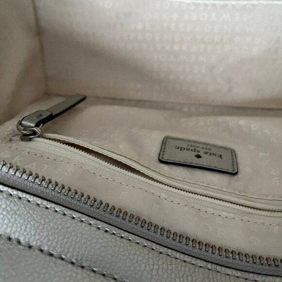 Like new! Kate Spade satchel with dust bag - Picture 9 of 15